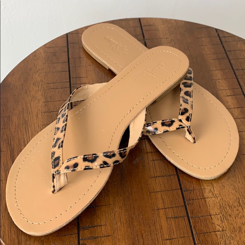 Faux leather leopard print flip flops like new 6